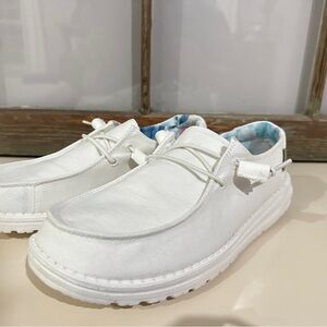 Hey dudes women’s size 8. Never worn.